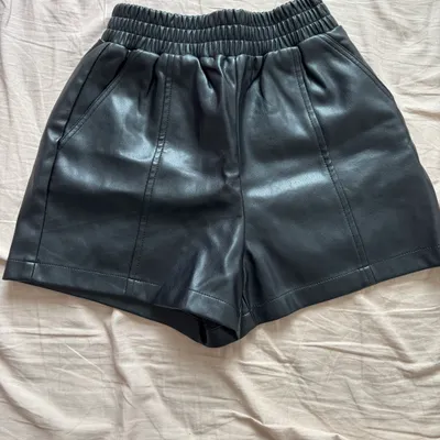 Short similicuir Kiabi très bon état 